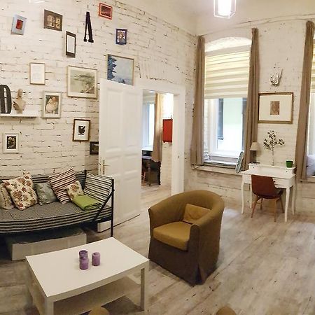 Bpr Wolf Apartment With Terrace Budapest Esterno foto